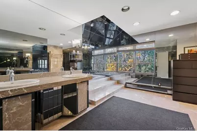 6 The Maples, Roslyn, NY 11576 - Photo 34