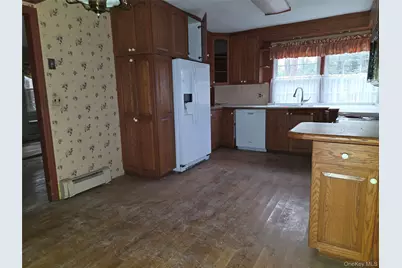 38 Amherst Court, Huntington, NY 11743 - Photo 8