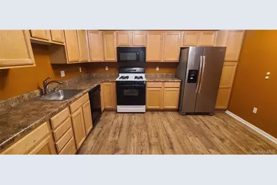 106 Crystal Hill Lane #106, Poughkeepsie, NY 12603 - Photo 8