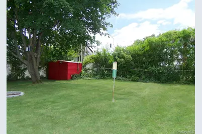 10 Clarence Street, Copiague, NY 11726 - Photo 8