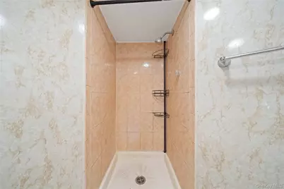 172 Juanita Avenue, Freeport, NY 11520 - Photo 24