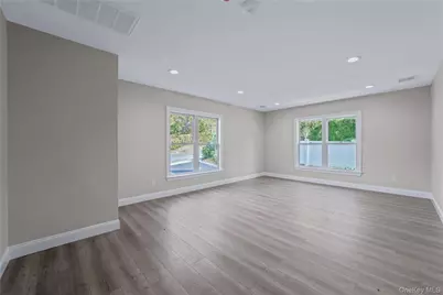 110 School Street #8, Glen Cove, NY 11542 - Photo 4