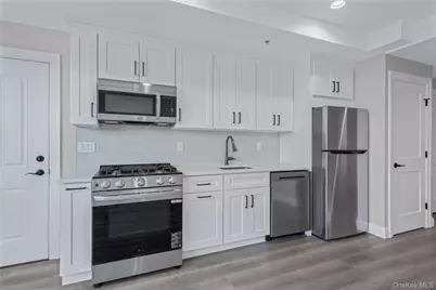 110 School Street #2, Glen Cove, NY 11542 - Photo 6