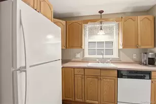 10 Catalpa Ln, Stony Brook, NY 11790 - Photo 16