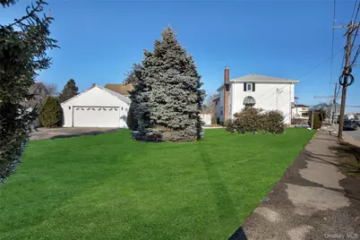 212 Newbridge Road, Hicksville, NY 11801 - Photo 16