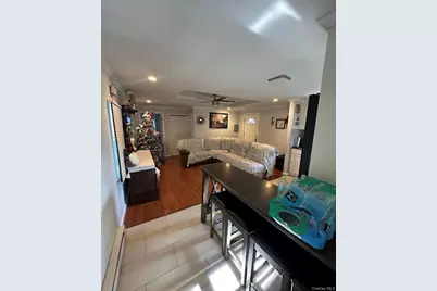 10 Elm Avenue, Bay Shore, NY 11706 - Photo 2