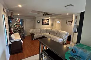 10 Elm Ave, Bay Shore, NY 11706 - Photo 2