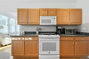 10 Sagaponack Ct, Ridge, NY 11961 - Photo 26