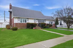 25 Lois Ln, Farmingdale, NY 11735 - Photo 2