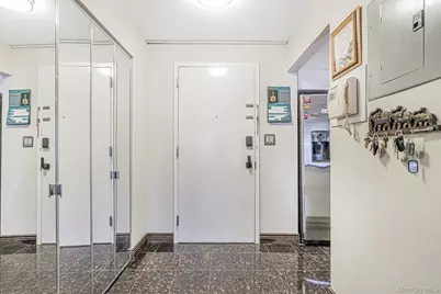 40 Wellington Ct 2A, Staten Island, Ny 10314, New York, NY 10314 - Photo 2