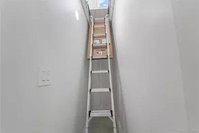 146-18 Laburnum Avenue, Flushing, NY 11355 - Photo 32