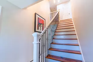 977 Woodcliff Dr, Franklin Square, NY 11010 - Photo 10