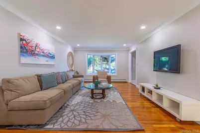 977 Woodcliff Drive, Franklin Square, NY 11010 - Photo 6