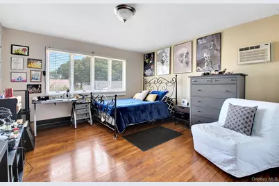 977 Woodcliff Drive, Franklin Square, NY 11010 - Photo 8