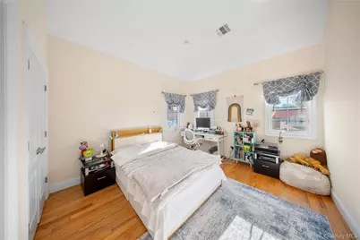 66-19 Commonwealth Boulevard, Little Neck, NY 11362 - Photo 14