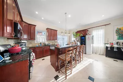 66-19 Commonwealth Boulevard, Little Neck, NY 11362 - Photo 6