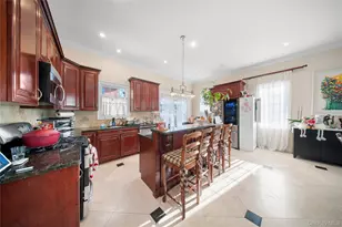 66-19 Commonwealth Blvd, Little Neck, NY 11362 - Photo 6