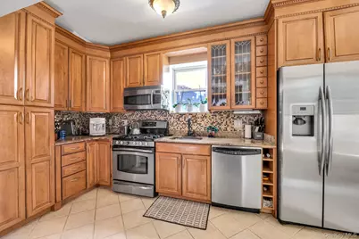 2445 Yates Avenue, Bronx, NY 10469 - Photo 18