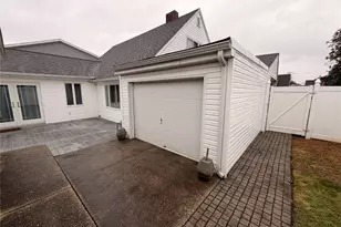 12 Elves Ln, Levittown, NY 11756 - Photo 32