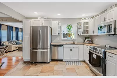 106 Springdale Drive, Ronkonkoma, NY 11779 - Photo 8