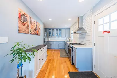 94 Sheridan Boulevard, Mineola, NY 11501 - Photo 14