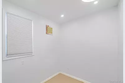 21 Linden Boulevard, Hicksville, NY 11801 - Photo 22