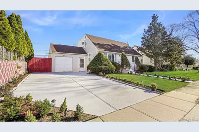 21 Linden Boulevard, Hicksville, NY 11801 - Photo 2