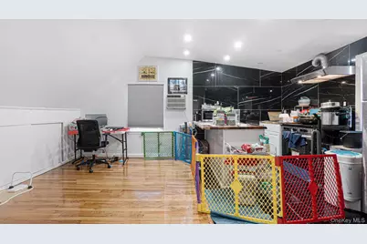 21 Linden Boulevard, Hicksville, NY 11801 - Photo 20