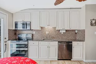 111 S Plaisted Ave, Hauppauge, NY 11788 - Photo 20