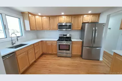 4 Willow Street, Selden, NY 11784 - Photo 4