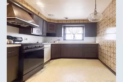 6456 Woodbine Street, Ridgewood, NY 11385 - Photo 10