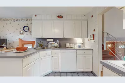 3291 Wolfson Drive, Baldwin, NY 11510 - Photo 8