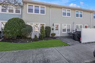 37 Whalers Cove, Babylon, NY 11702 - Photo 2