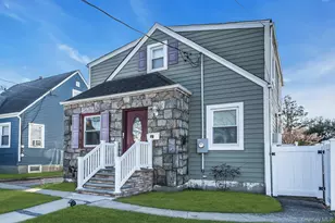 31 Cedar St, Roosevelt, NY 11575 - Photo 2