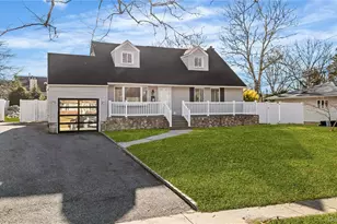 28 Ellen Pl, Kings Park, NY 11754 - Photo 2