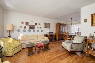 285 Southwood Cir, Syosset, NY 11791 - Photo 4