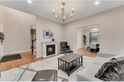 33 E Potter Lane NE, Huntington, NY 11743 - Photo 2