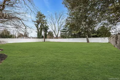 360 Locust Avenue, Oakdale, NY 11769 - Photo 26