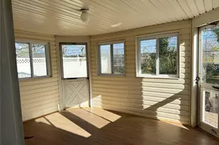 129 Spring Ln, Levittown, NY 11756 - Photo 16