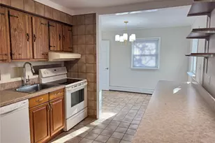 129 Spring Ln, Levittown, NY 11756 - Photo 10