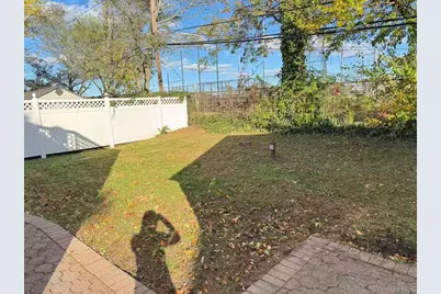 129 Spring Lane, Levittown, NY 11756 - Photo 18