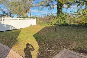 129 Spring Ln, Levittown, NY 11756 - Photo 18