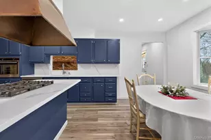 4 Penn Ct, Dix Hills, NY 11746 - Photo 18