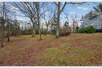 4 Penn Court, Dix Hills, NY 11746 - Photo 46