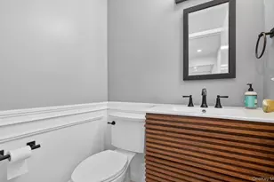 4 Penn Ct, Dix Hills, NY 11746 - Photo 20