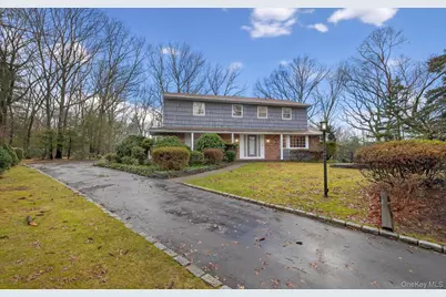 4 Penn Court, Dix Hills, NY 11746 - Photo 1