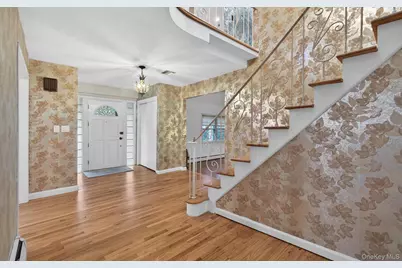 4 Penn Court, Dix Hills, NY 11746 - Photo 6