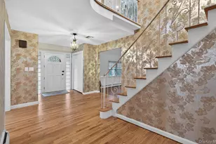 4 Penn Ct, Dix Hills, NY 11746 - Photo 6