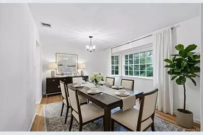 4 Penn Court, Dix Hills, NY 11746 - Photo 14