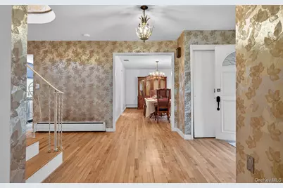 4 Penn Court, Dix Hills, NY 11746 - Photo 12